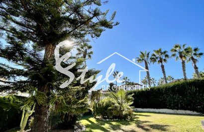 Resale - Villa - Orihuela Costa  - Villamartin