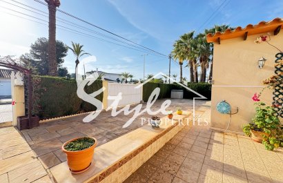 Resale - Villa - Cabo Roig