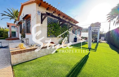 Resale - Villa - Cabo Roig
