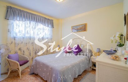 Se vende precioso apartamento de 3 dormitorios con vistas al mar en Punta Prima, Costa Blanca, España. ID2545