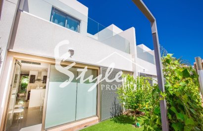 Se vende adosado de 3 habitaciones en La Punta, Punta Prima, Costa Blanca. ID 2527