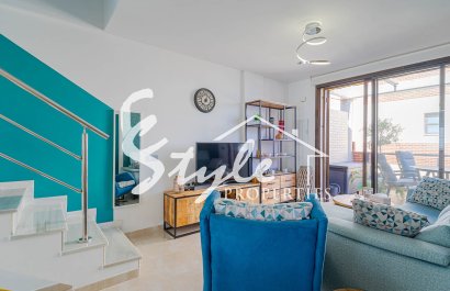 Дуплекс с 3 спальнями в Cabo Roig (Orihuela Costa) – 81,52 м², 50 м² террас, солярий и полный комплекс удобств. Коста Бланка, Испания.ID 3922
