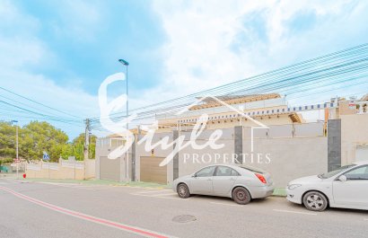 Современная вилла c 5 спальнями и бассейном  в Лос Балконес, Лос Альтос, Торревьеха. ID2694