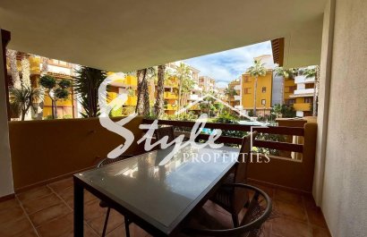 Se vende apartamento con vistas a la zona comunitaria en La Recoleta, Punta Prima. ID2698