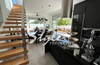 Resale - Villa - Mil Palmeras