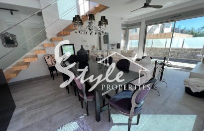 Resale - Villa - Mil Palmeras