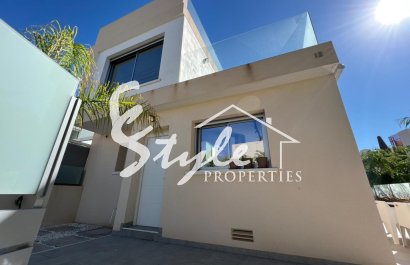 Resale - Villa - Mil Palmeras