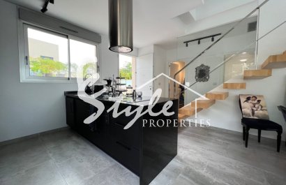 Resale - Villa - Mil Palmeras