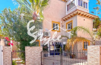 Villa de 4 dormitorios con vistas al mar en venta en La Zenia, Costa Blanca, España. ID2329