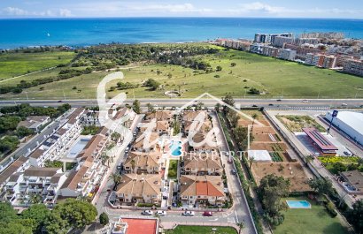 Продается бунгало на первом этаже с садом в Punta Prima,  Лос Альтос, Costa Blanca, Испания.ID2960