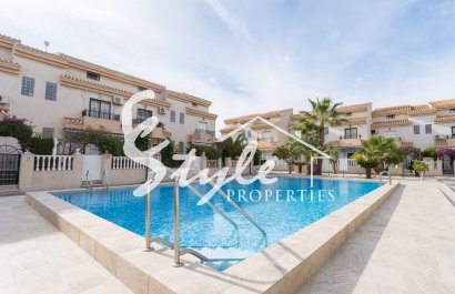 Se vende chalet independiente de una planta con 3 dormitorios en Playa Flamenca, Costa Blanca, España. ID2334