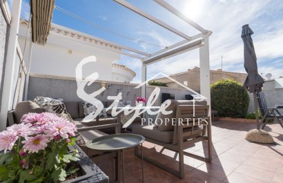 Se vende chalet independiente de una planta con 3 dormitorios en Playa Flamenca, Costa Blanca, España. ID2334