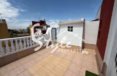 Se vende casa adosada con vistas en Los Altos, Orihuela Costa, Costa Blanca, España. ID2346