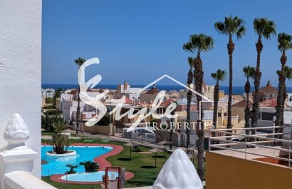 Se vende casa adosada con vistas en Los Altos, Orihuela Costa, Costa Blanca, España. ID2346