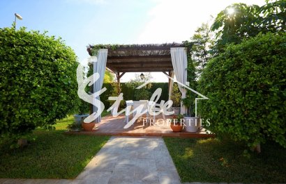 В продаже элегантная вилла 5 спален в Сьюдад Кесада, Коста Бланка, Испания. ID2337