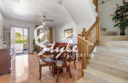 В продаже таунхаус 3 спальни с видом на море в Пунта Прима, Лос Альтос, Ориуэла Коста, Коста Бланка. ID2338