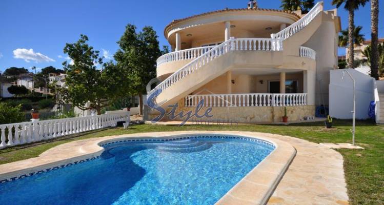 Villa with private pool for sale in Los Balcones, Costa Blanca, Torrevieja, Alicante, Spain