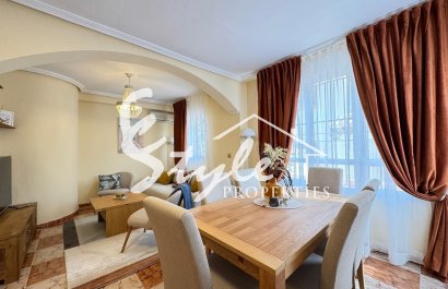 В продаже танхаус 2 спальни в урбанизации с бассейном в Ломас де Кабо Роиг, Лос Дольсес, Коста Бланка, Испания. ID2348