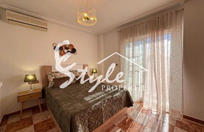 В продаже танхаус 2 спальни в урбанизации с бассейном в Ломас де Кабо Роиг, Лос Дольсес, Коста Бланка, Испания. ID2348