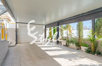 В продаже стильный таунхаус с видом на море в Ла Кампана, Пунта Прима, Коста Бланка. ID2860