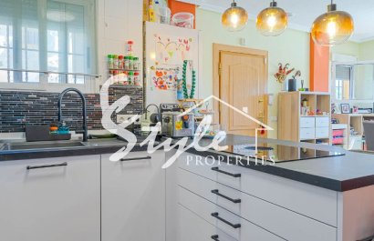 В продаже стильный таунхаус с видом на море в Ла Кампана, Пунта Прима, Коста Бланка. ID2860