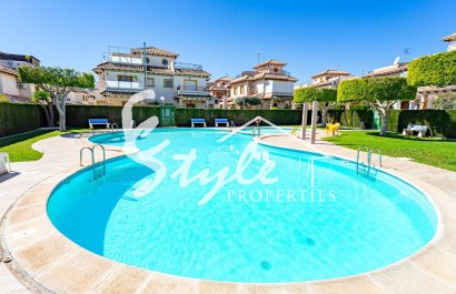 В продаже стильный таунхаус с видом на море в Ла Кампана, Пунта Прима, Коста Бланка. ID2860