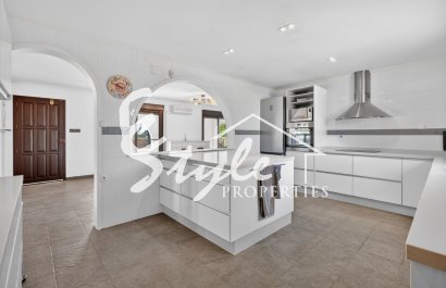 Resale - Villa - Alicante - Santa Pola