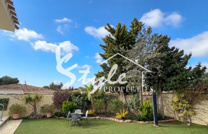 Роскошная средиземноморская вилла в Кампоамор в 800 м от моря с частным бассейном, Коста Бланка, Испания. ID2789