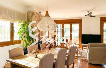 Роскошная средиземноморская вилла в Кампоамор в 800 м от моря с частным бассейном, Коста Бланка, Испания. ID2789