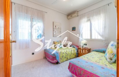 Resale - Villa - Orihuela-Costa - La Zenia