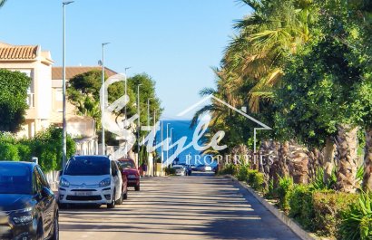 Se vende apartamento con terraza grande en La Entrada, Punta Prima, Costa Blanca. ID2873