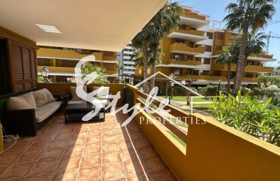 Se vende apartamento con terraza grande en La Entrada, Punta Prima, Costa Blanca. ID2873