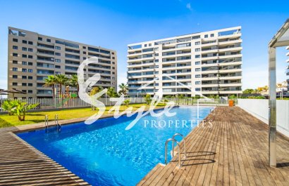 Se vende apartamento en primera línea con jardín privado en Posidonia, Punta Prima, Costa Blanca. ID2354
