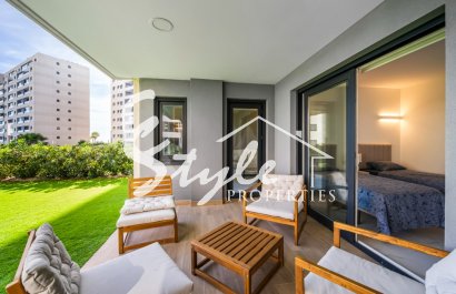 Se vende apartamento en primera línea con jardín privado en Posidonia, Punta Prima, Costa Blanca. ID2354