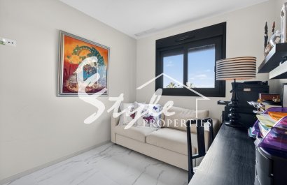 Resale - Apartamento - Torrevieja - Playa de los Locos