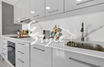 Resale - Apartamento - Torrevieja - Playa de los Locos