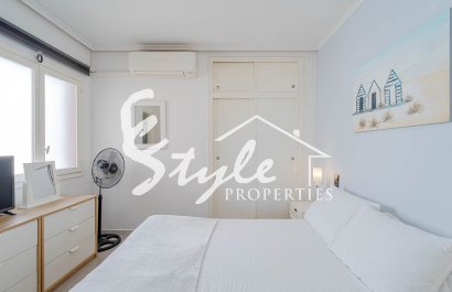 Se vende apartamento renovado cerca del mar en Punta Prima, Costa Blanca, España. ID2969