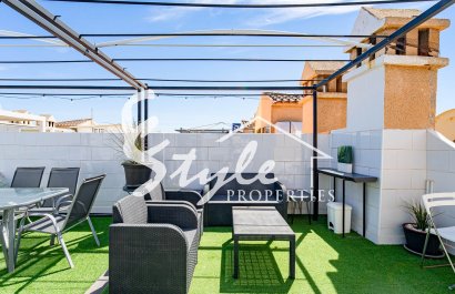 Se vende apartamento renovado cerca del mar en Punta Prima, Costa Blanca, España. ID2969