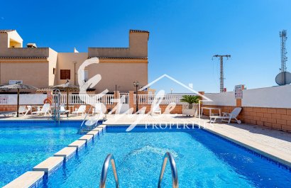 Se vende apartamento renovado cerca del mar en Punta Prima, Costa Blanca, España. ID2969