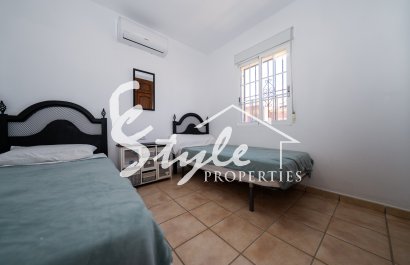 Resale - Villa - Playa Flamenca - Sportcentre