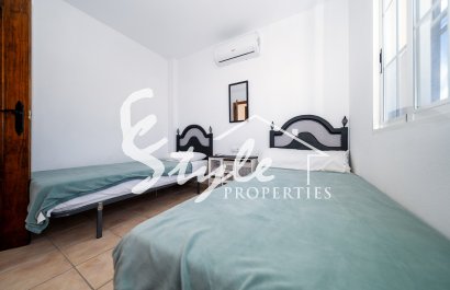 Resale - Villa - Playa Flamenca - Sportcentre