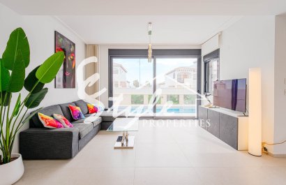 Resale - Villa - Punta Prima