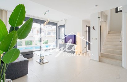 Resale - Villa - Punta Prima