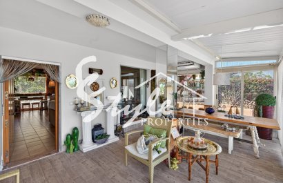 Resale - Villa - Orihuela-Costa - Orihuela Center