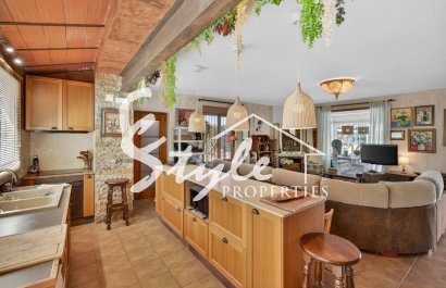 Resale - Villa - Orihuela-Costa - Orihuela Center