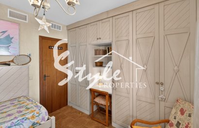 Resale - Villa - Orihuela-Costa - Orihuela Center