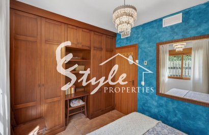 Resale - Villa - Orihuela-Costa - Orihuela Center