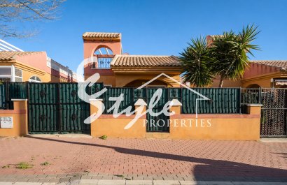 Resale - Villa - Torrevieja - Aguas Nuevas