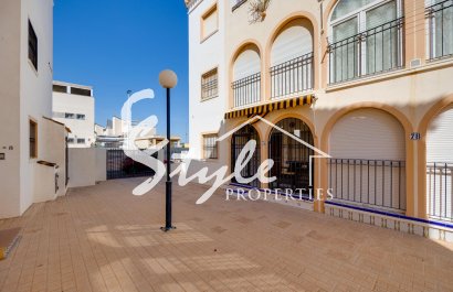 Resale - Apartament  - Torrevieja - Playa De Los Náufragos