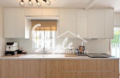 Resale - Villa - Orihuela-Costa - Villamartin